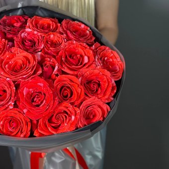 Букет «Магия Алого»